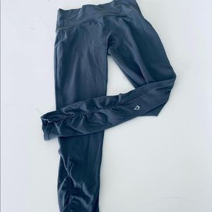 Ivivva Size 12Y Grey Leggings, VG Condition (slight general pilling)